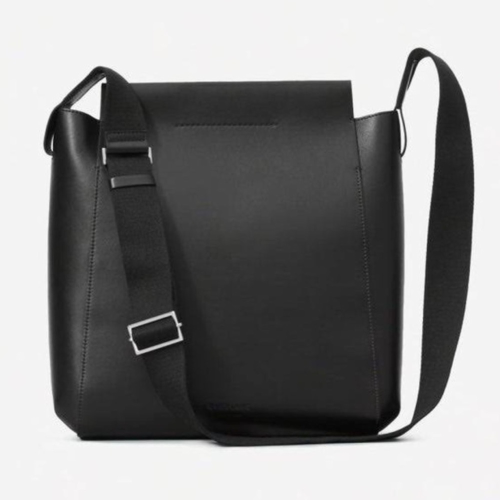 Everlane Form Bag ⭐️ NWT ⭐️ black ⭐️ crossbody ⭐️ dust bag ⭐️ - Picture 3 of 15